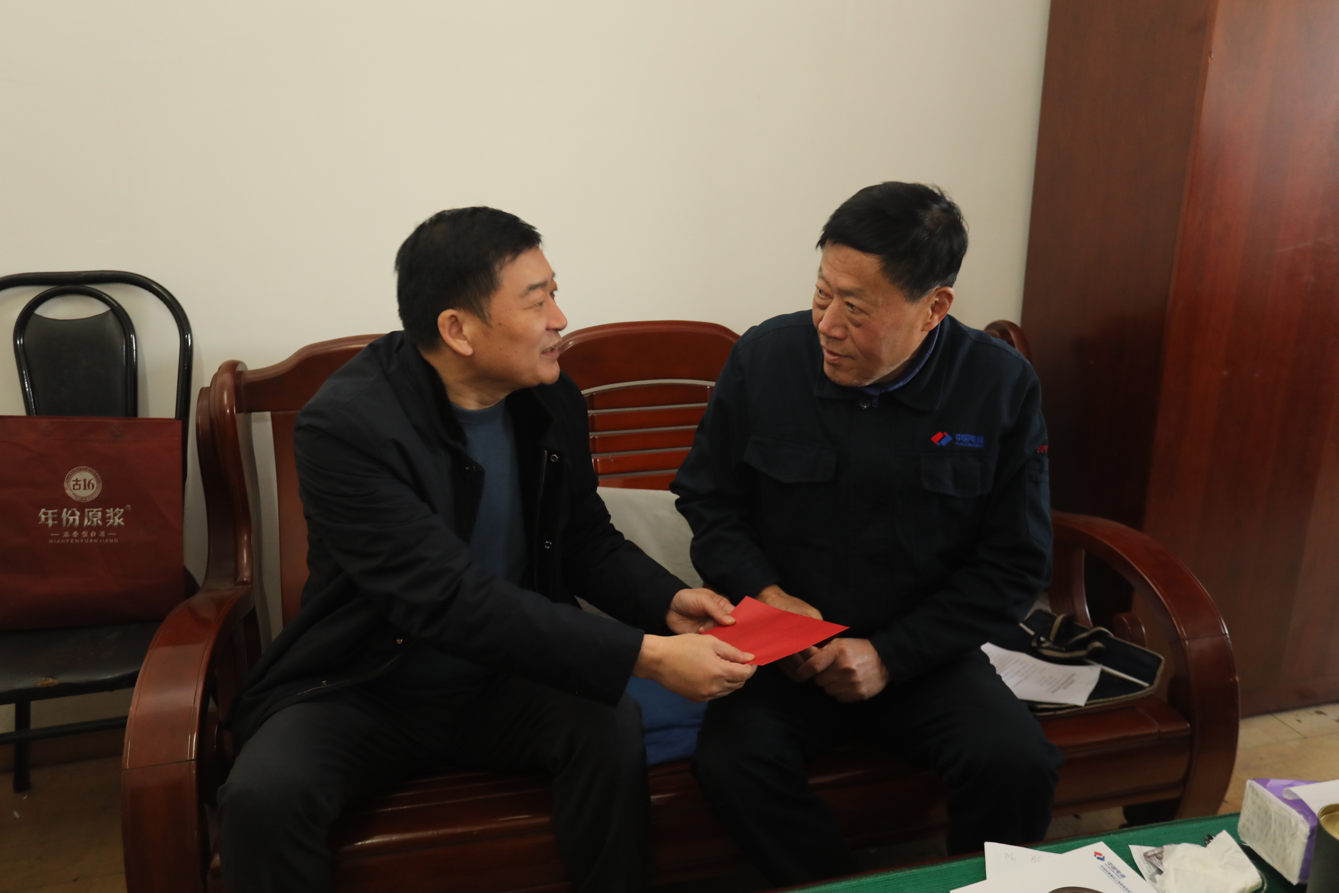 情暖冬日，共賀新春——上海裝備公司春節(jié)前夕專(zhuān)項(xiàng)慰問(wèn)活動(dòng)圓滿(mǎn)開(kāi)展